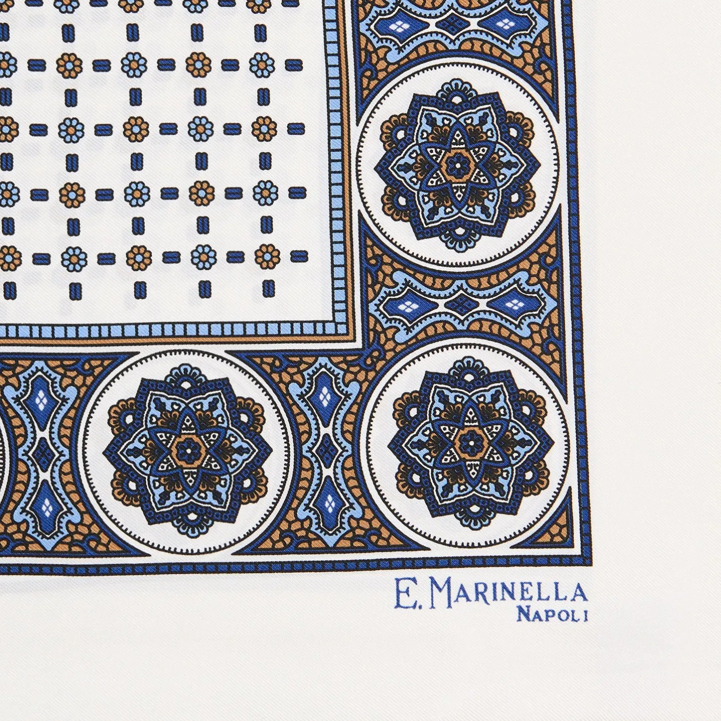 E.Marinella POCHETTE DA TASCHINO IN SETA STAMPATA A MANO BIANCA Microfantasia fiore Outlet