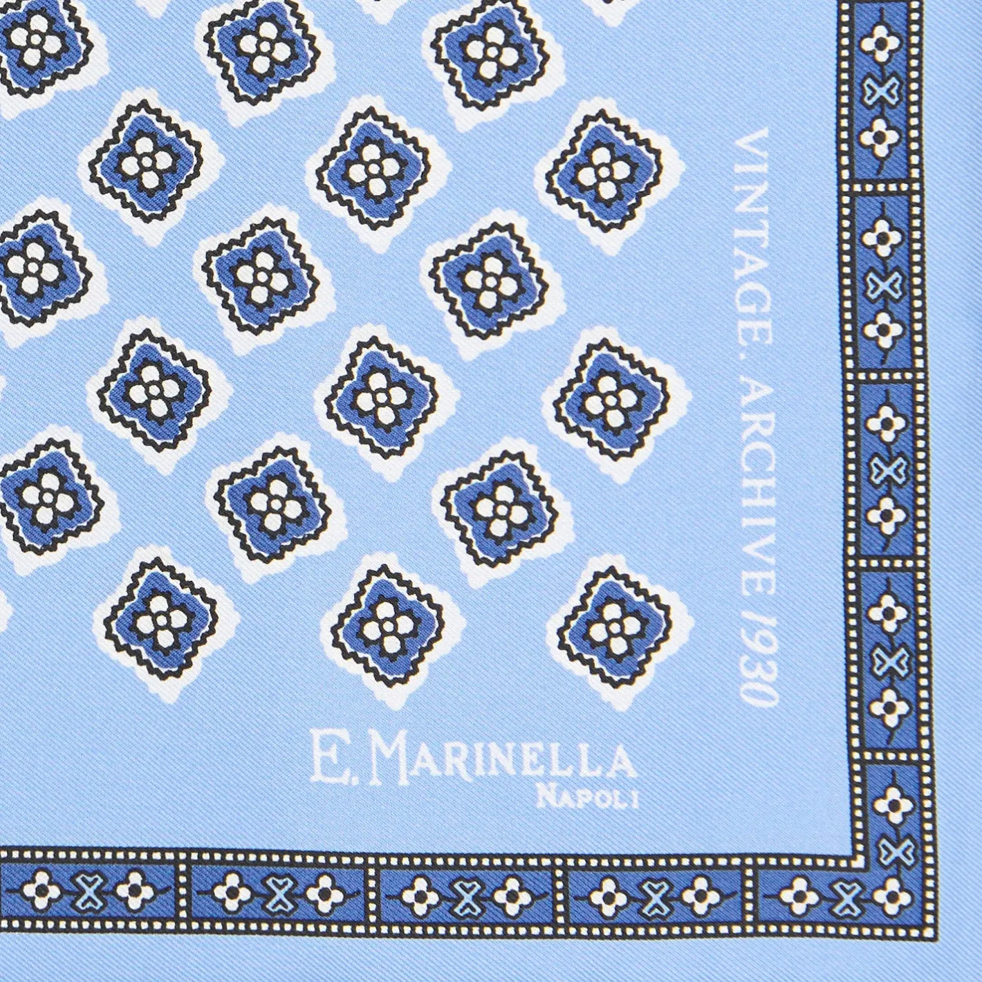 E.Marinella POCHETTE DA TASCHINO IN SETA STAMPATA A MANO AZZURRA Fantasia archivio 1930 Outlet