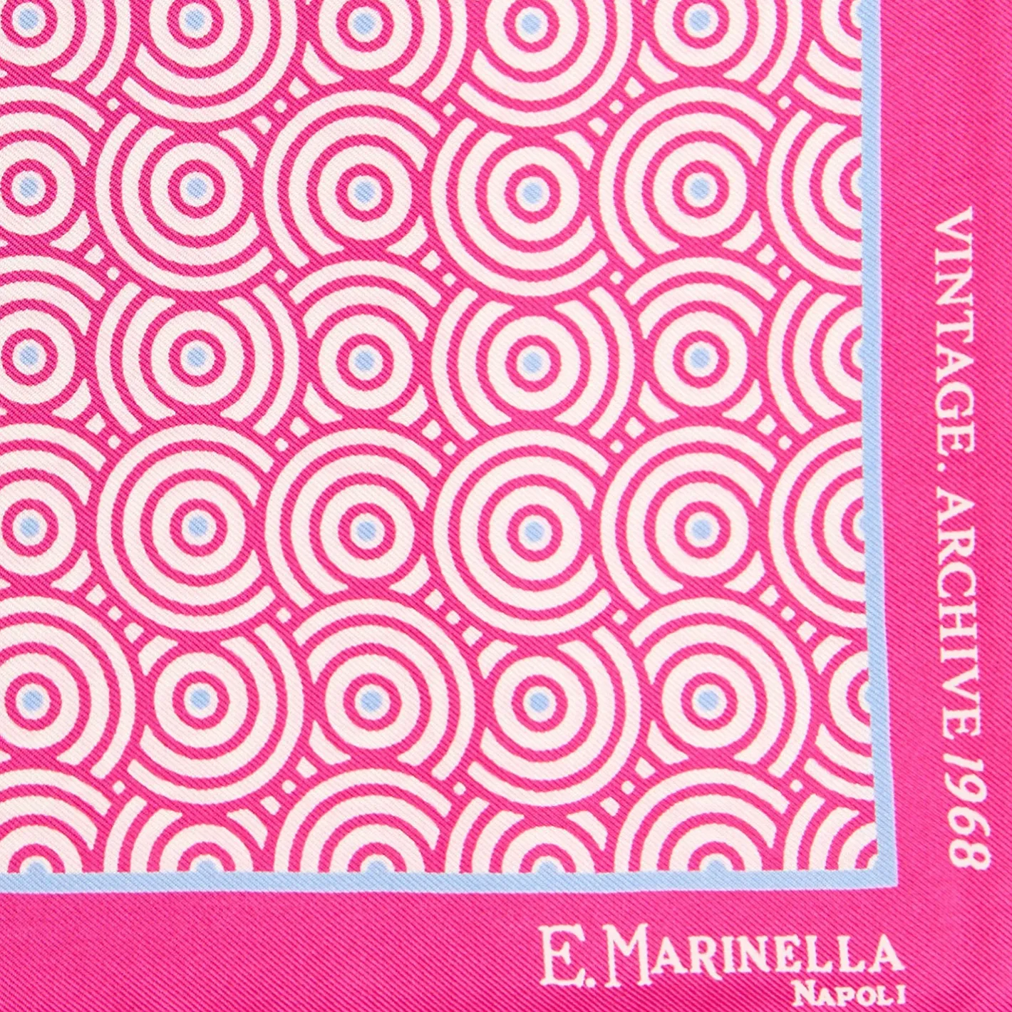 E.Marinella POCHETTE DA TASCHINO IN SETA STAMPATA A MANO FUCSIA Fantasia archivio 1968 Online