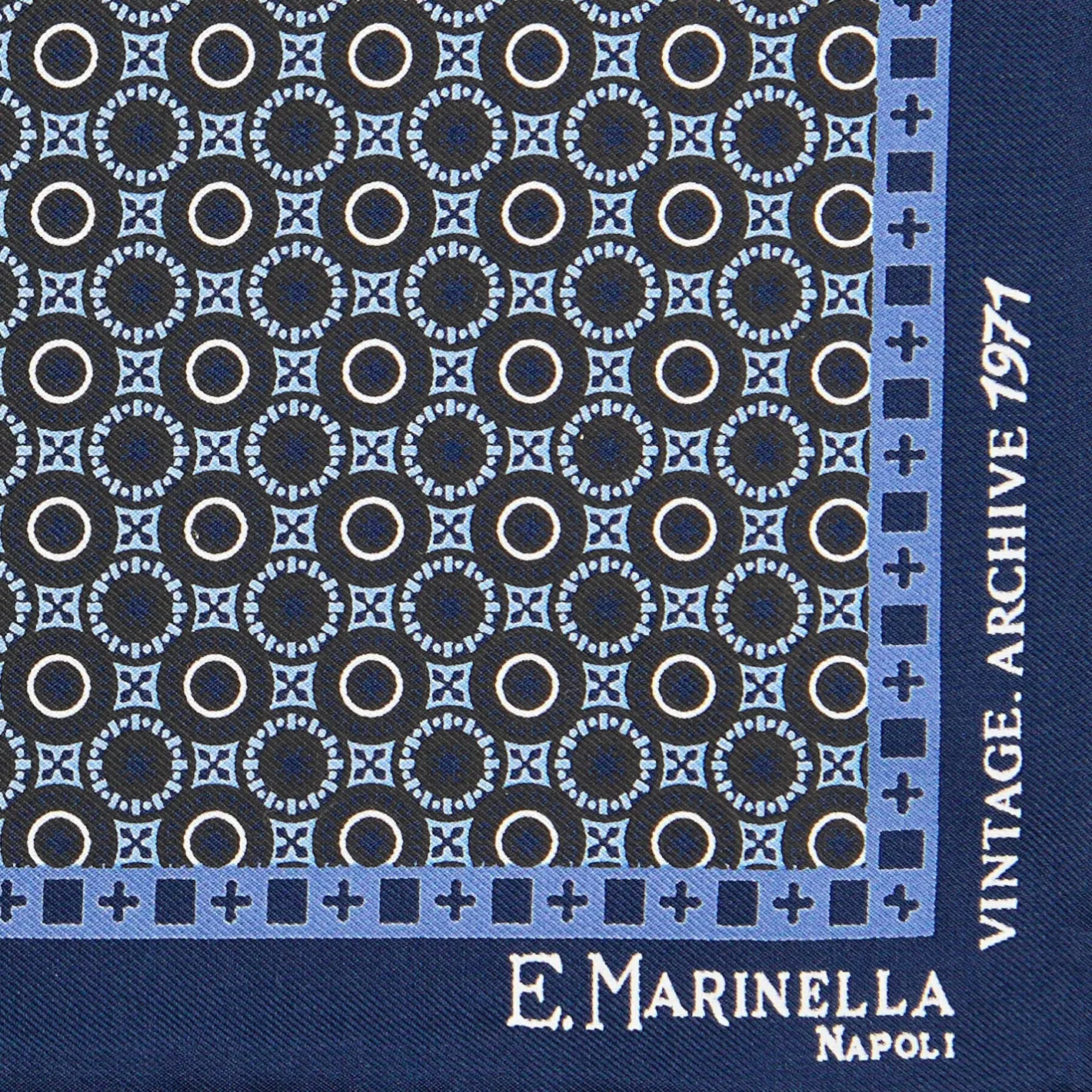E.Marinella POCHETTE DA TASCHINO IN SETA STAMPATA A MANO BLU SCURO Fantasia archivio 1971 New