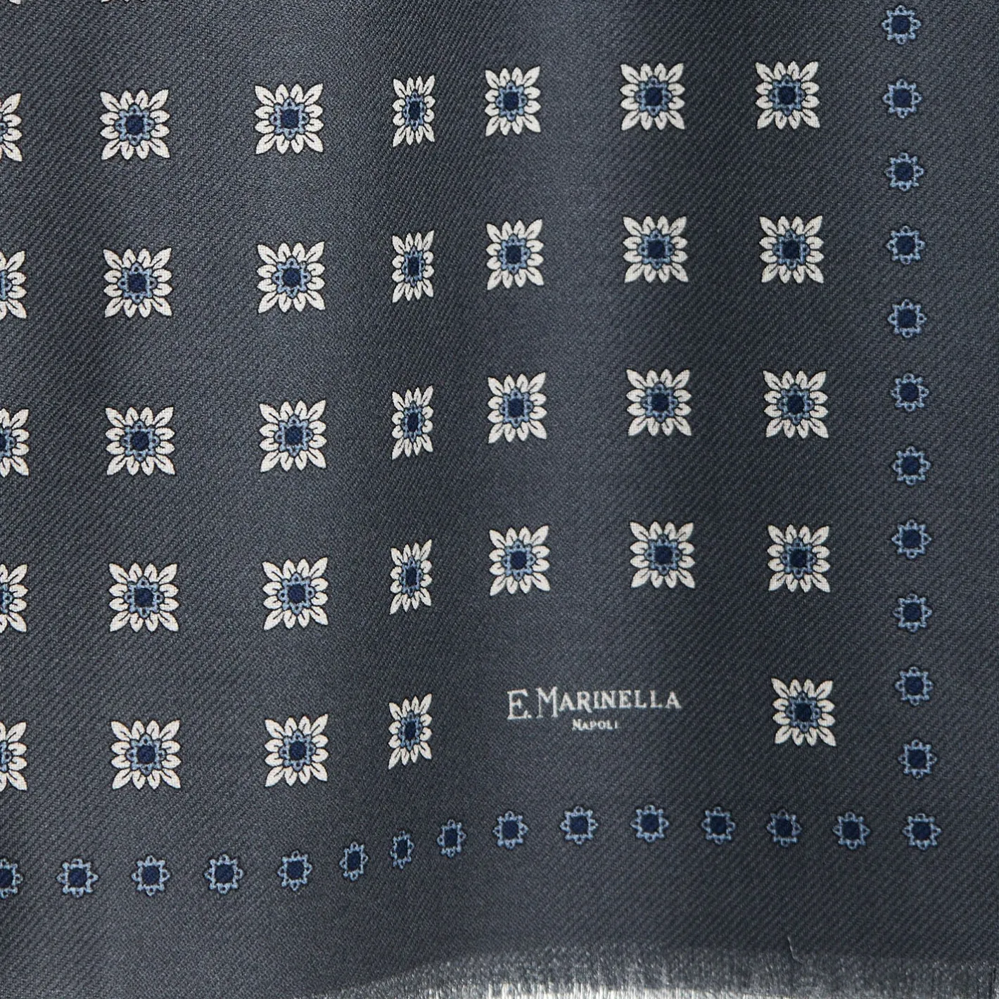 E.Marinella STOLA GRIGIO SCURO IN LANA Decorazioni floreali New